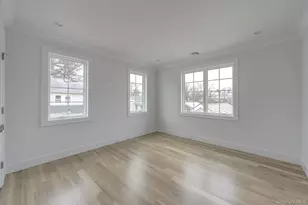 16 Travers St, Manhasset, NY 11030 - Photo 24