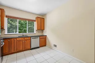 212 Arlington Ct, Bardonia, NY 10954 - Photo 16