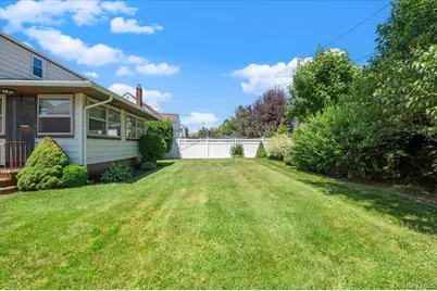 665 Dianne Street, Seaford, NY 11783 - Photo 28