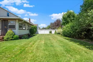 665 Dianne St, Seaford, NY 11783 - Photo 28