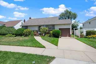 665 Dianne St, Seaford, NY 11783 - Photo 2