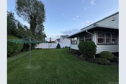 665 Dianne Street, Seaford, NY 11783 - Photo 32