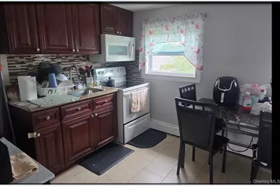 18 Cyprus Avenue, Brentwood, NY 11717 - Photo 16