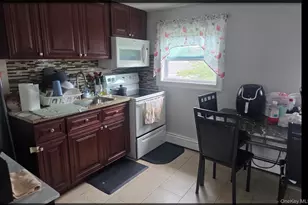 18 Cyprus Ave, Brentwood, NY 11717 - Photo 16