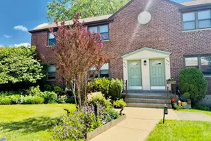 246-46 57th Dr, Douglaston, NY 11362 - Photo 2
