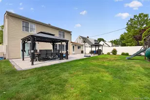 26 Saddler Ln, Levittown, NY 11756 - Photo 20