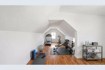1148 E 211th Street, Bronx, NY 10469 - Photo 8