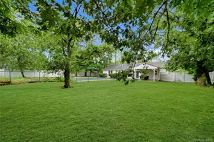 15 Groton Ln, Coram, NY 11727 - Photo 18