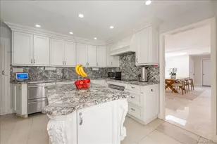 70 Longfellow Rd, Great Neck, NY 11023 - Photo 10