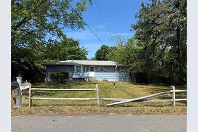 212 Union Avenue, Patchogue, NY 11772 - Photo 2