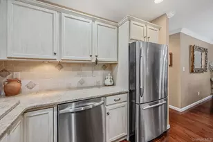 1130 Savoy Dr, Melville, NY 11747 - Photo 18