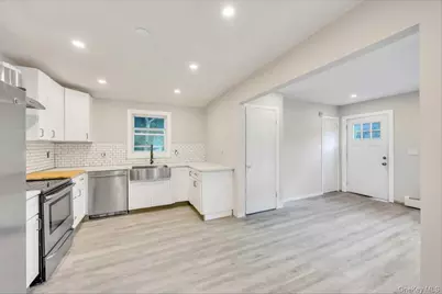 438 Auborn Avenue, Shirley, NY 11967 - Photo 14