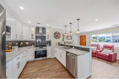 1053 Ocean Avenue, Bay Shore, NY 11706 - Photo 10