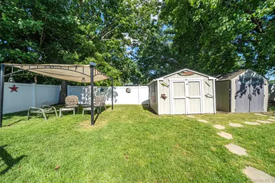 1053 Ocean Avenue, Bay Shore, NY 11706 - Photo 32