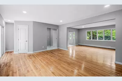 111 Pine Street, Port Jefferson Station, NY 11776 - Photo 18