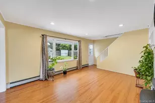 40 Blueberry Ln, Hicksville, NY 11801 - Photo 6