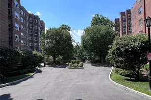 290 Collins Ave, Fleetwood, NY 10552 - Photo 1