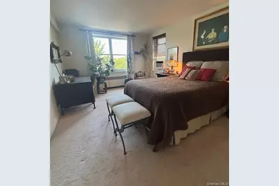 290 Collins Avenue #8E, Fleetwood, NY 10552 - Photo 12