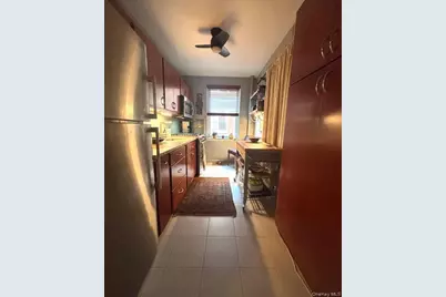 290 Collins Avenue #8E, Fleetwood, NY 10552 - Photo 8