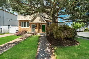 5 Notus Ave, New York, NY 10312 - Photo 1