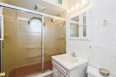 87 Center Street, Ronkonkoma, NY 11779 - Photo 10
