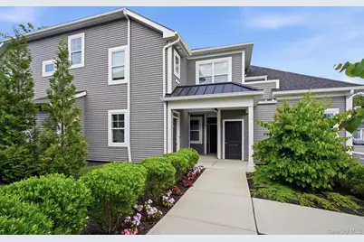 21 Seasons Way, Dix Hills, NY 11746 - Photo 2