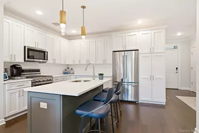 21 Seasons Way, Dix Hills, NY 11746 - Photo 6