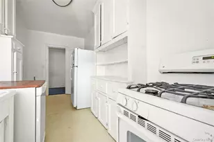 109-14 Ascan Ave, Forest Hills, NY 11375 - Photo 12