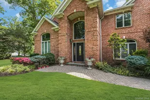 10 Winter Ln, Dix Hills, NY 11746 - Photo 2