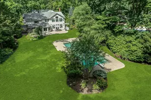10 Winter Ln, Dix Hills, NY 11746 - Photo 36