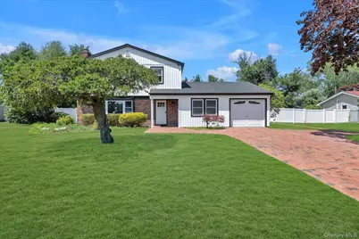 26 Malvern Lane, Stony Brook, NY 11790 - Photo 2