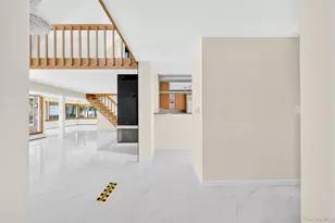 81 Carriage Ln, Roslyn Heights, NY 11577 - Photo 18