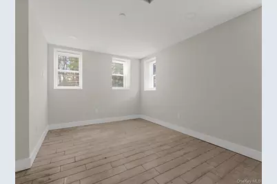 910 E 226th Street, Bronx, NY 10466 - Photo 10