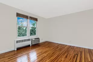 25 Trinity Pl, New Rochelle, NY 10805 - Photo 8
