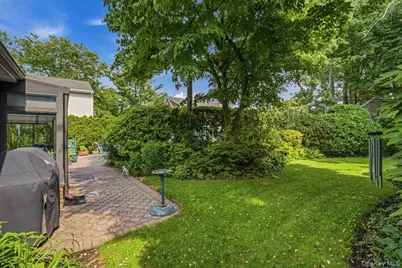 24 Overlook Road, Great Neck, NY 11020 - Photo 10