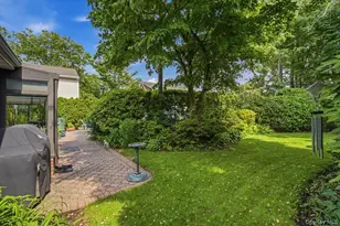 24 Overlook Rd, Great Neck, NY 11020 - Photo 10