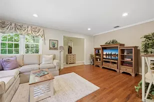 115 Autumn Dr, Hauppauge, NY 11788 - Photo 10