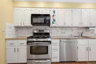 115 Autumn Drive, Hauppauge, NY 11788 - Photo 18