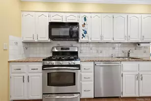 115 Autumn Dr, Hauppauge, NY 11788 - Photo 18