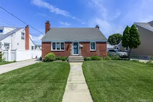 1316 Telegram Ave, Elmont, NY 11003 - Photo 4