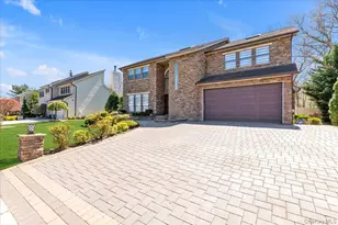219 Carnation Dr, Farmingdale, NY 11735 - Photo 2