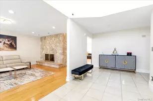 219 Carnation Dr, Farmingdale, NY 11735 - Photo 4