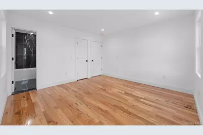 15815 N Conduit Avenue, Jamaica, NY 11434 - Photo 8