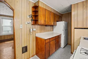 89-73 215th St, Queens Village, NY 11427 - Photo 12
