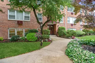 61 Maine Ave, Rockville Centre, NY 11570 - Photo 2