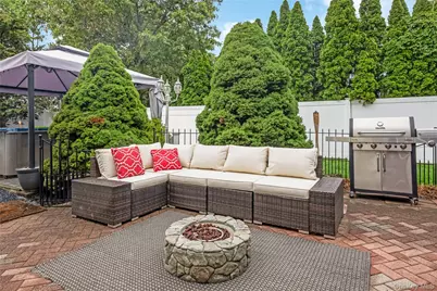 10 John Street, Selden, NY 11784 - Photo 12