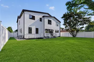 44 Meadow Ln, Levittown, NY 11756 - Photo 44