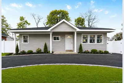 9 Emerald Lane S, Amityville, NY 11701 - Photo 1