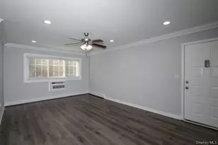 550 New Hwy, Hauppauge, NY 11788 - Photo 4