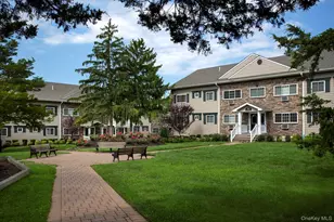 550 New Hwy, Hauppauge, NY 11788 - Photo 2